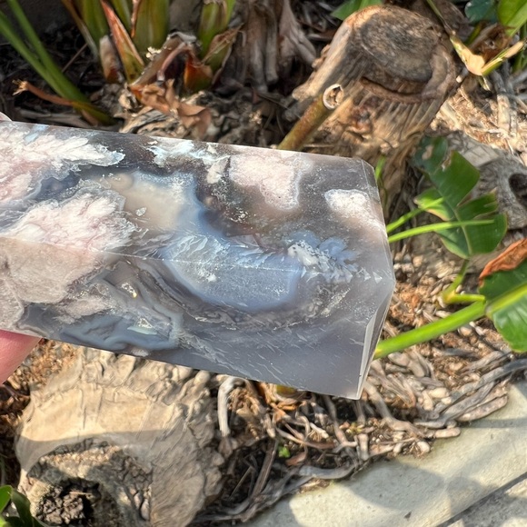 Black Flower Agate Tower - Picture 10 of 11